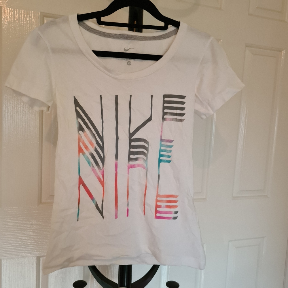 Nike XS White T-Shirts | Summer Sweat Shirt | Jogging Walking Shortsleeves Blous - Picture 1 of 3